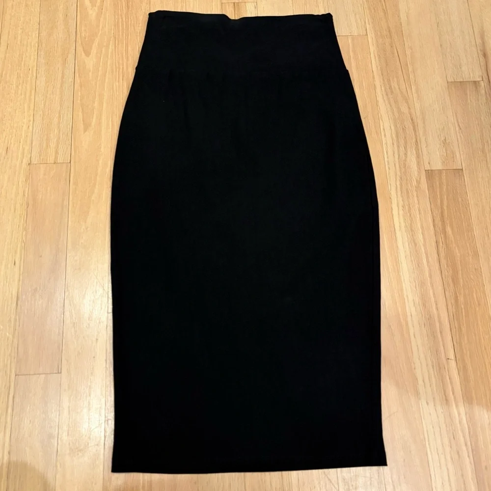 Pencil Skirt in Black - Picture 2 of 3